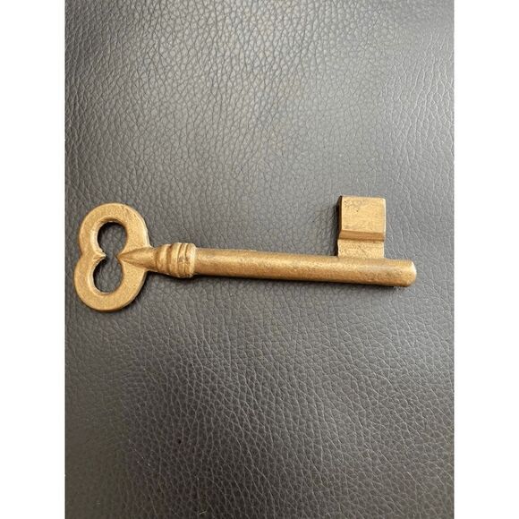 VTG brass heart love shape key - Picture 3 of 10